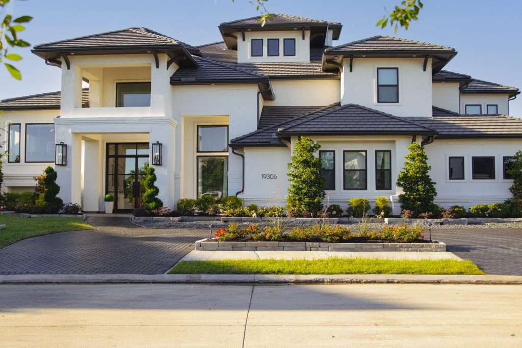 low maintenance front yard landscaping Tomball, TX